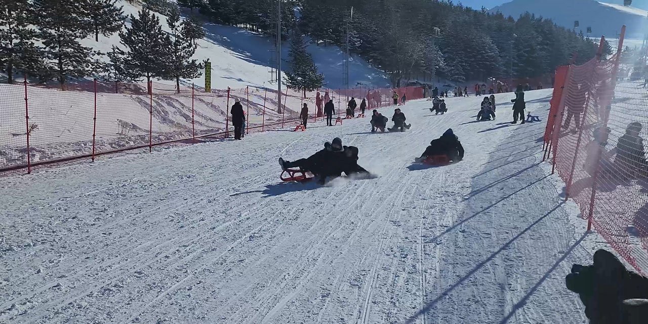 Lise öğrencileri tarihi yerleri gezdi, Palandöken'de kızak keyfi yaptı
