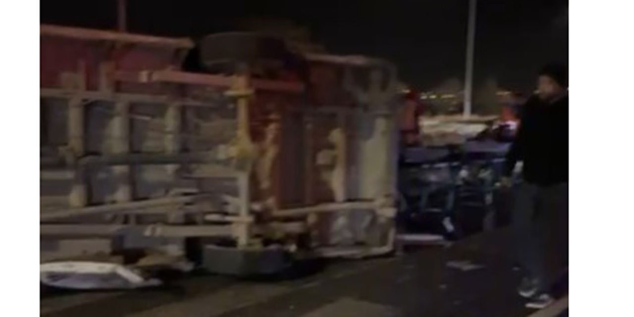 İşçi servis minibüsüyle hafif ticari araç çarpıştı: 1 ölü, 14 yaralı