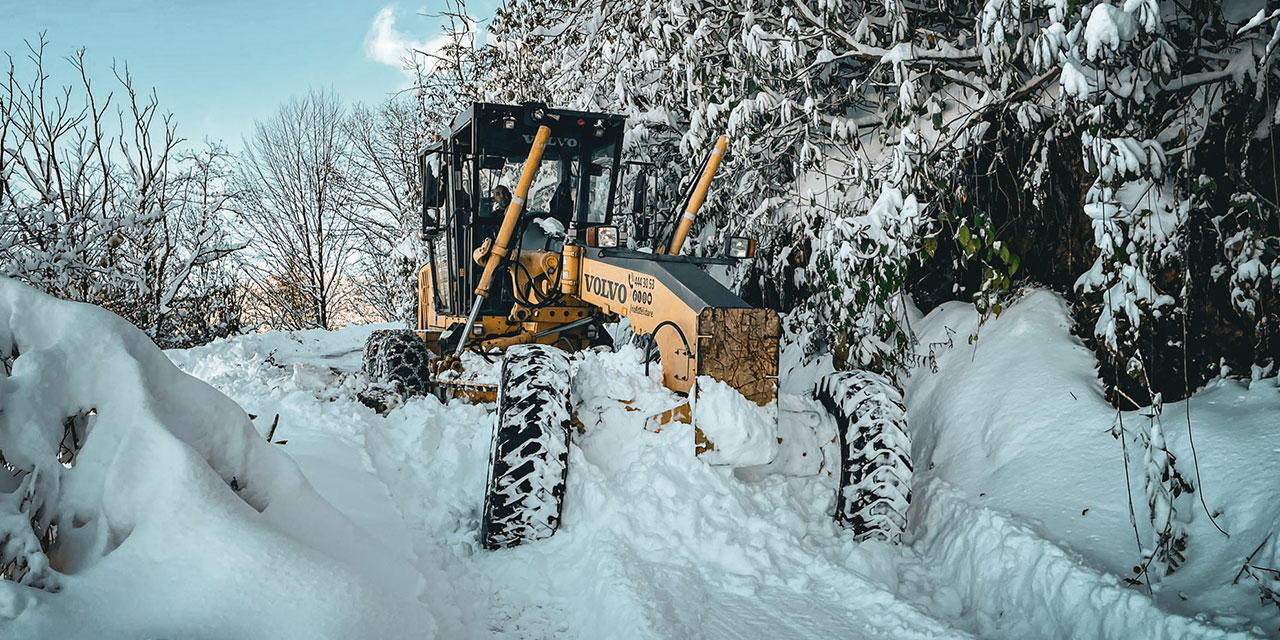 Rize'de Kar Yağışı Nedeniyle 16 Köyün Yolu Kapandı
