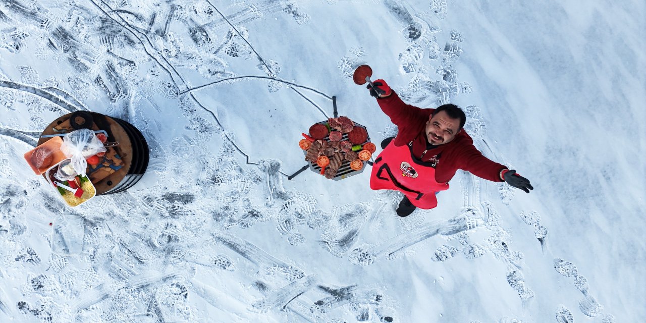 Meşhur tostçu, soğuk havada şov yapmak isterken kendini yaktı