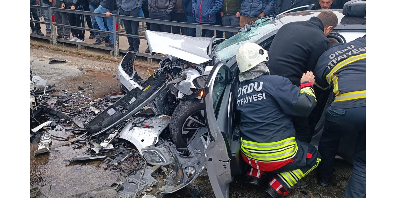 Ordu'da iki otomobilin çarpıştığı kazada 5 kişi yaralandı