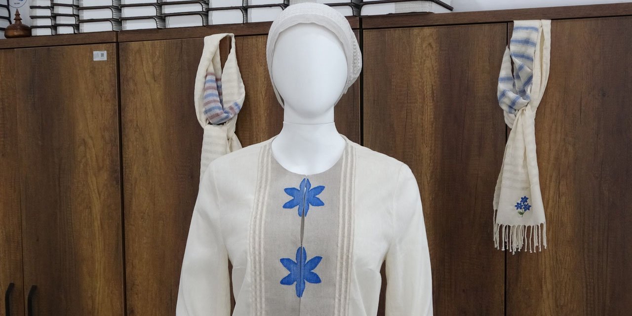 Mısır koçanı kıyafet oldu