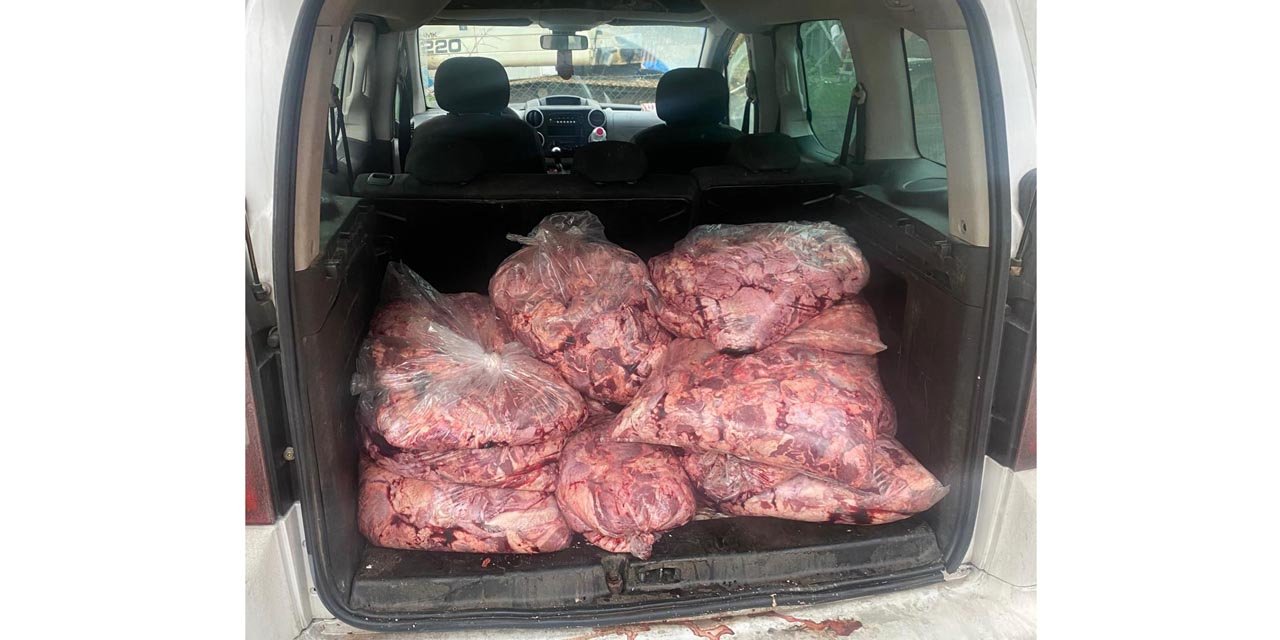 Hafif ticari araçta 450 kilo bozuk et ele geçirildi