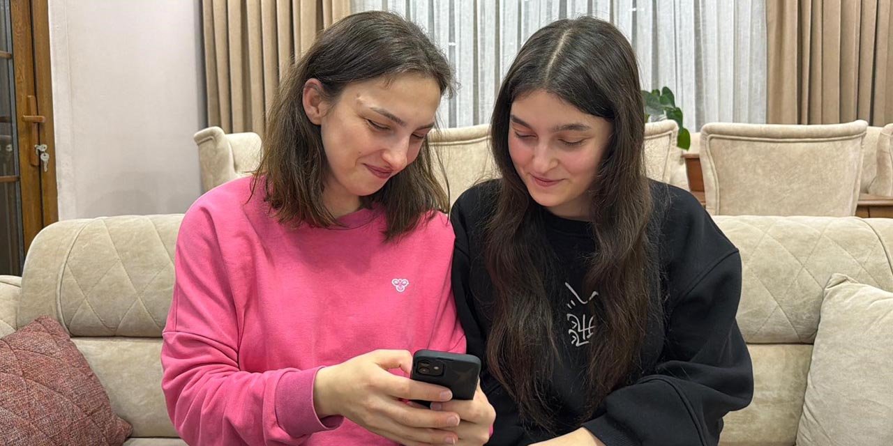 Artvin’de aralarında 11 yaş olan kardeşlerin telefonlarının yüz tanıma şaşkınlığı