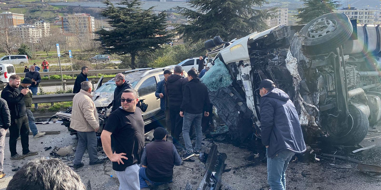 Samsun'da 4 aracın karıştığı kaza; 1 ölü, 3 yaralı