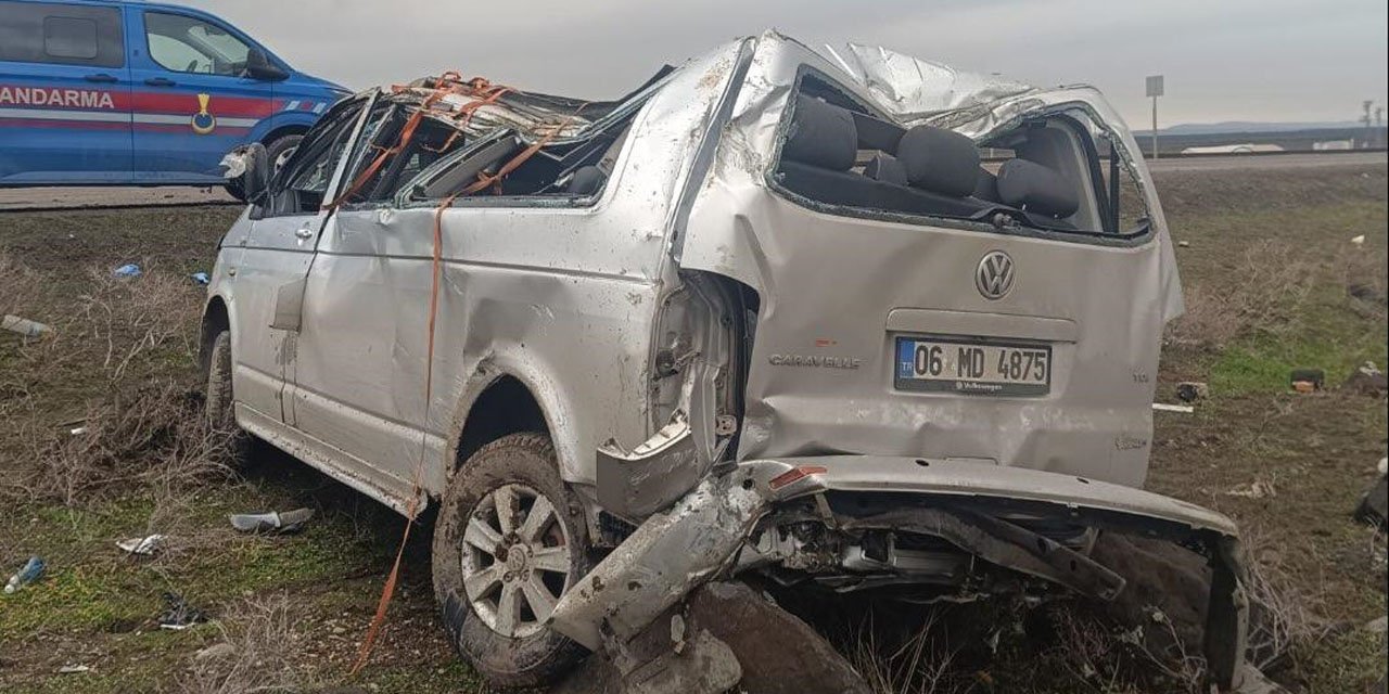 Şırnak'ta minibüs takla attı: 2 ölü, 6 yaralı