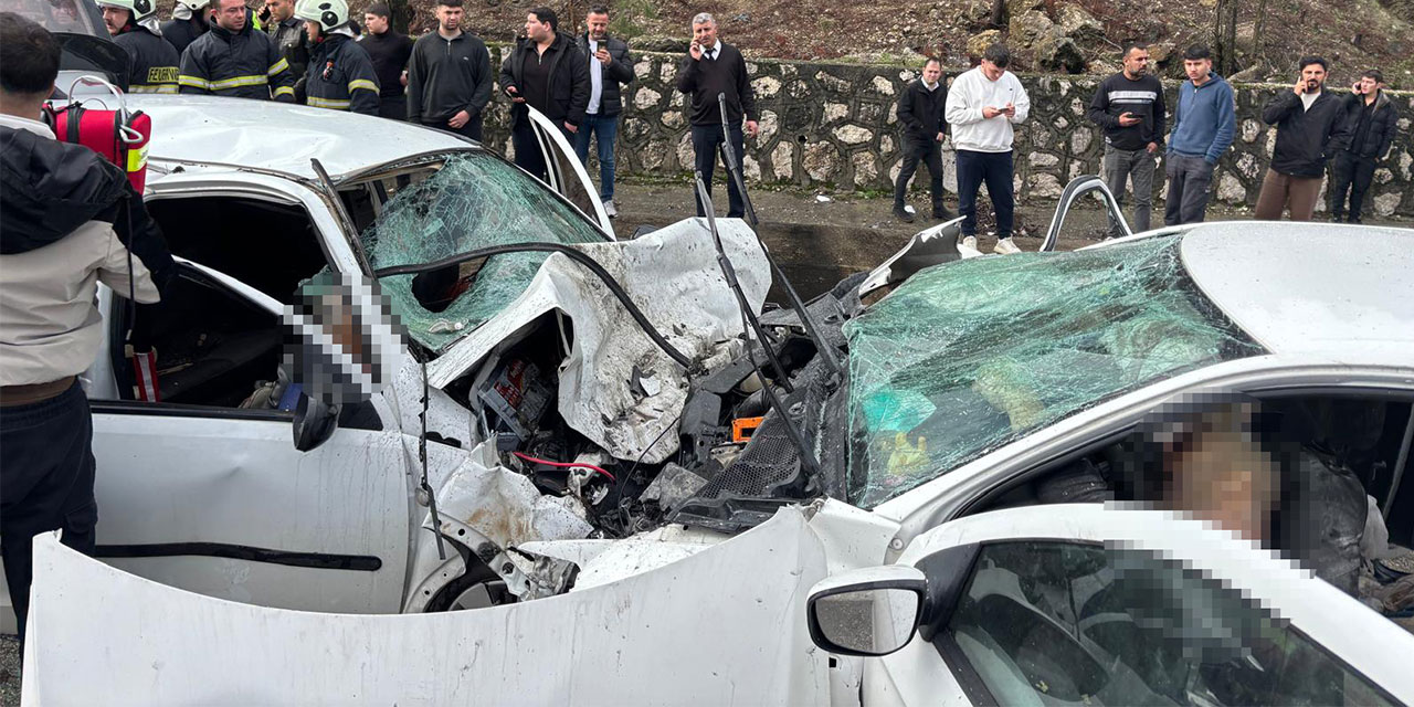 Burdur'da iki otomobil kafa kafaya çarpıştı; 7 ölü, 5 yaralı
