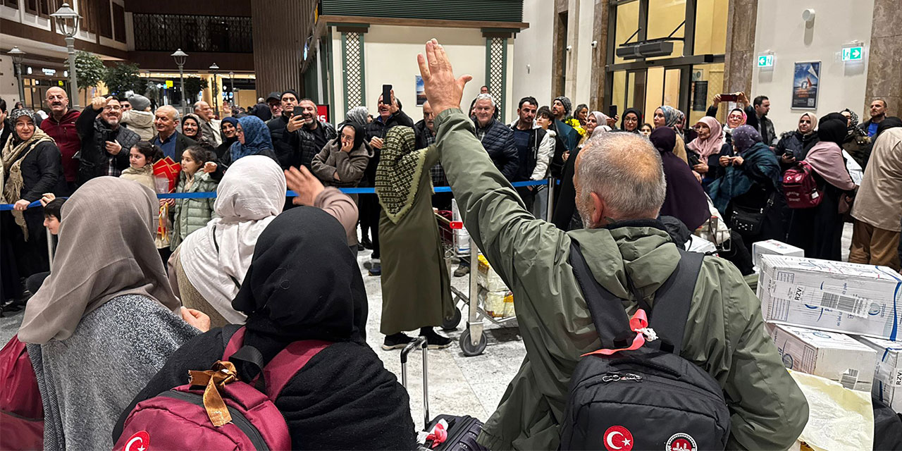 Rize Artvin Havalimanı’nda İki Ayrı Umre Kafilesi Dualarla Karşılandı