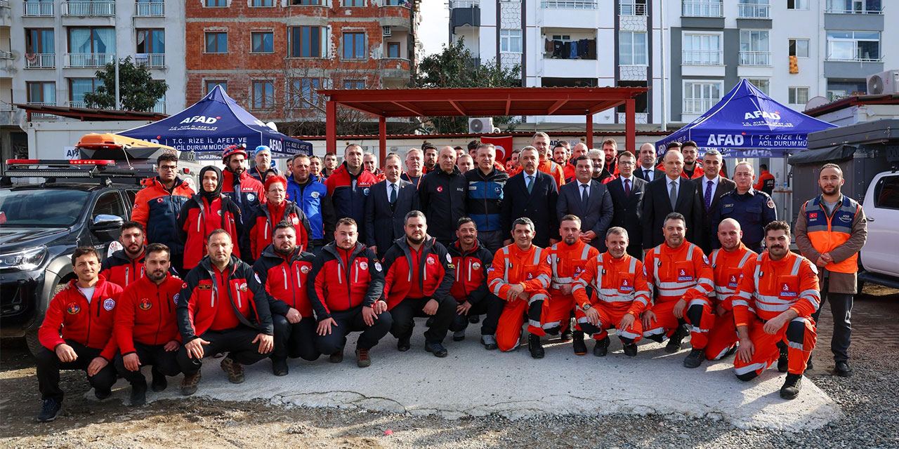 Rize’de İDAK ve Çayeli Bakır Arama Kurtarma Ekiplerine Patch Takma Töreni Düzenlendi