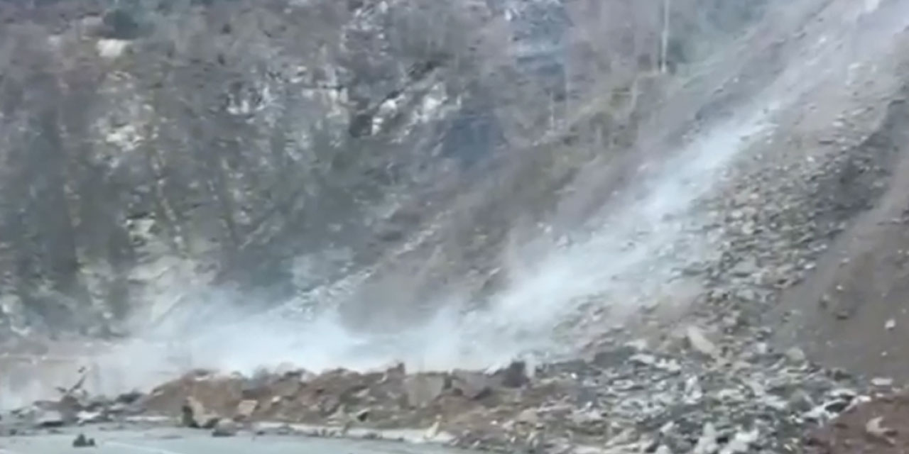 Rize'de heyelan nedeniyle köy yolu ulaşıma kapandı