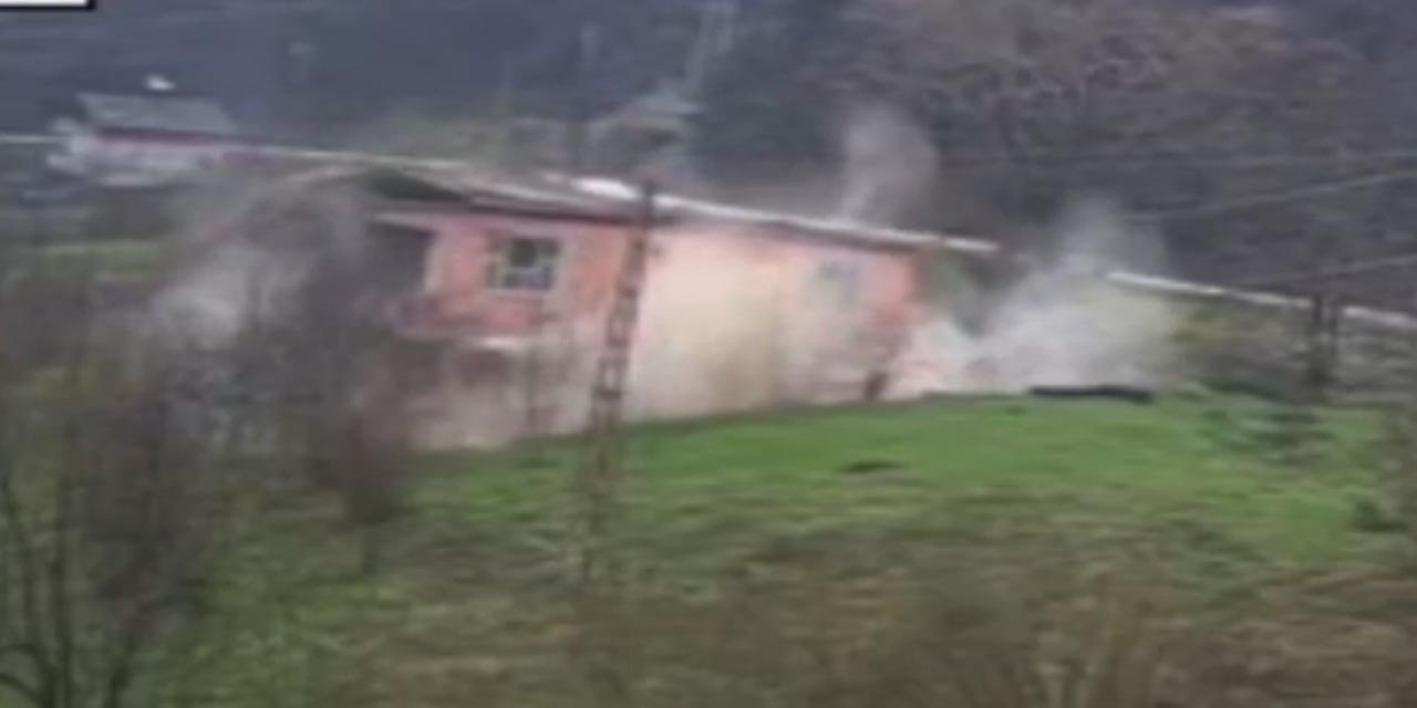 Kastamonu'da heyelan nedeniyle 2 katlı ev çöktü; o anlar kamerada