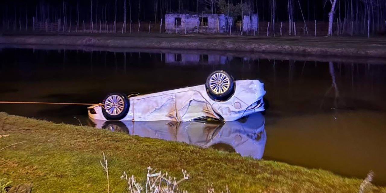 Otomobil, takla atıp su kanalına düştü: 1 ölü, 1 yaralı
