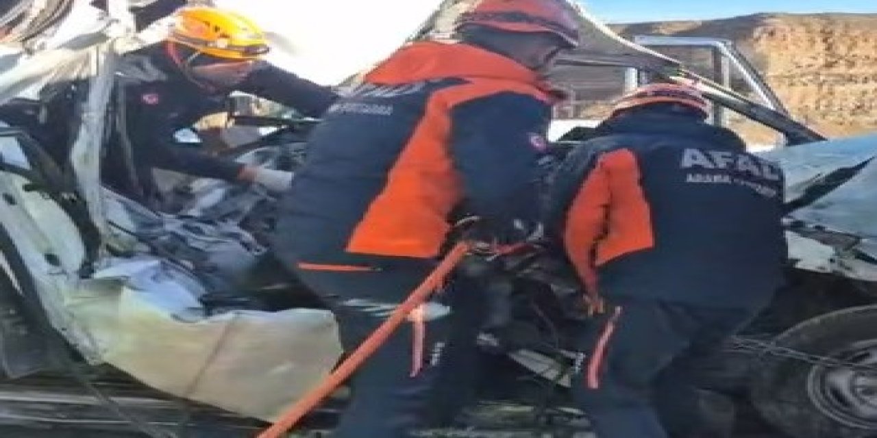 Kayseri'de öğrenci servisi, TIR'a arkadan çarptı: 1 ölü, 7 yaralı