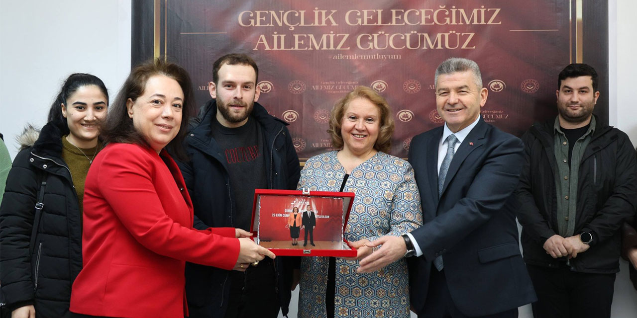 Artvin'de yeni evlenen ve evlilik aşamasındaki çiftlere ailenin önemi anlatıldı