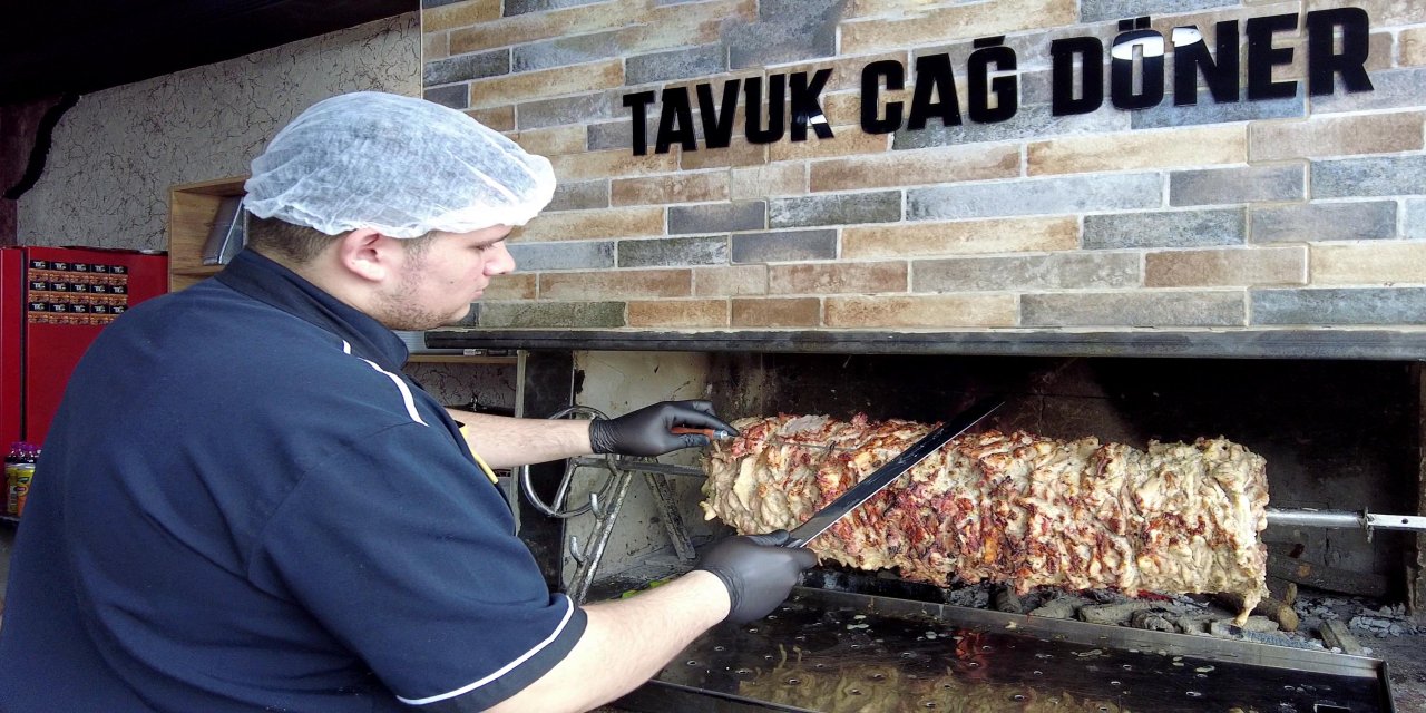 Erzurum’da kuzu etiyle yapılan ‘cağ kebaba’ tavuklu alternatif