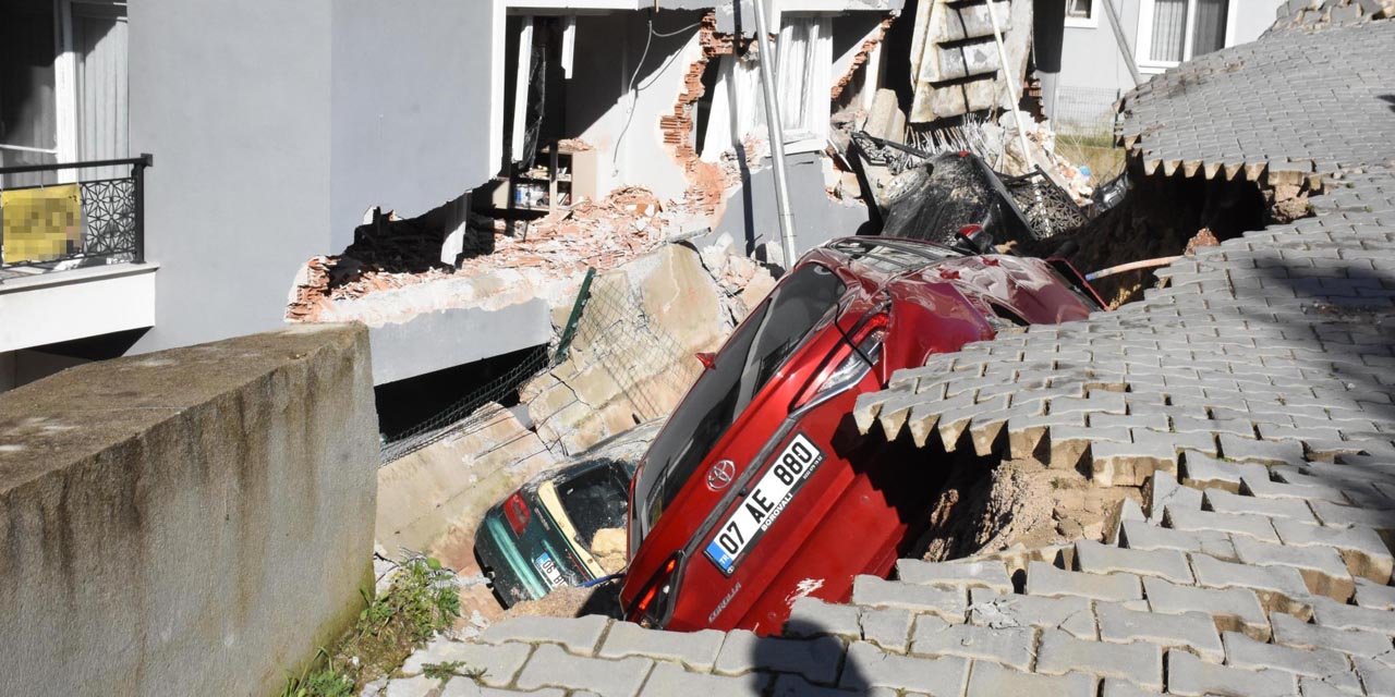 İzmir’de toprak kayması; 2 bina ve 7 araç zarar gördü