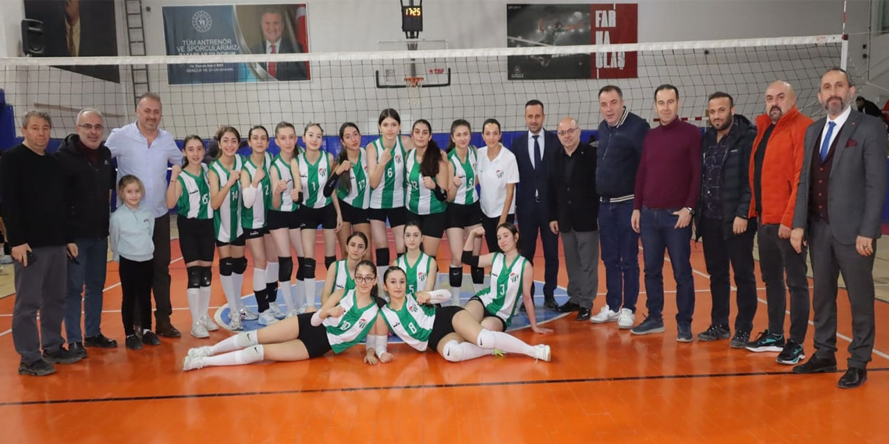 Artvinspor kadın voleybol takımından 3-0’lık galibiyet