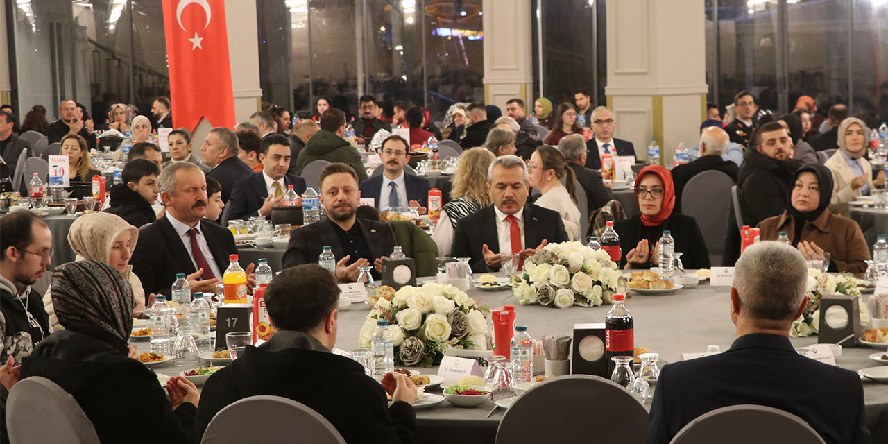 Rize'de "Şehit yakınları ve gazilerle büyük aile sofrası" iftar programı düzenlendi