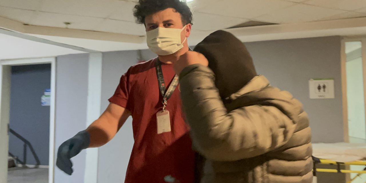 Otoparkın tuvaletinde uyurken bulundu, hastaneye kaldırıldı