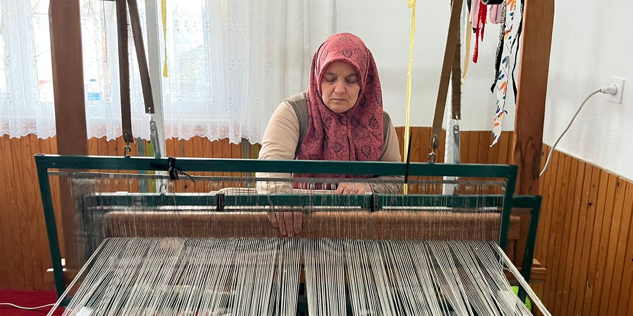 Eski köy camisi lojmanını atölyeye çeviren kadınlar kilim üreterek gelir sağlıyor
