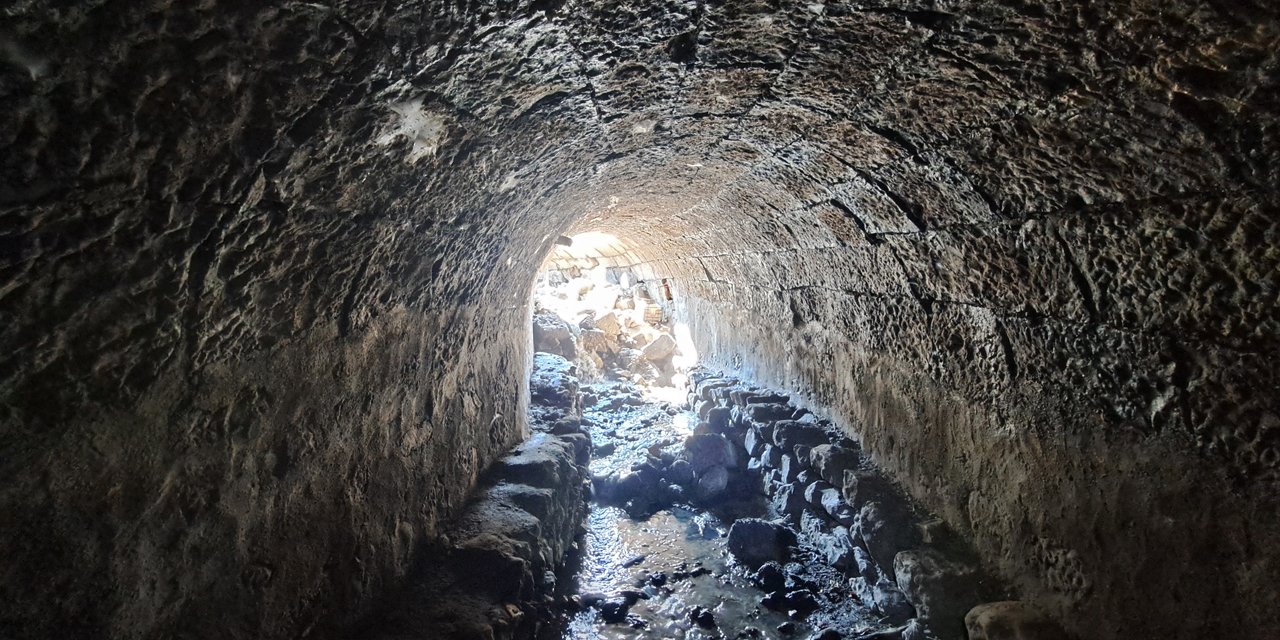 Türkiye'de bir örneği daha yok; Trabzon'da Roma dönemine ait su kanalı ortaya çıktı