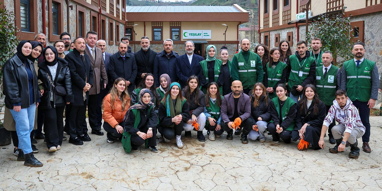 Vali Baydaş ve Prof. Dr. Ali Erbaş, Rize Yeşilay Kampüsü’nde Gençlerle Fidan Dikti