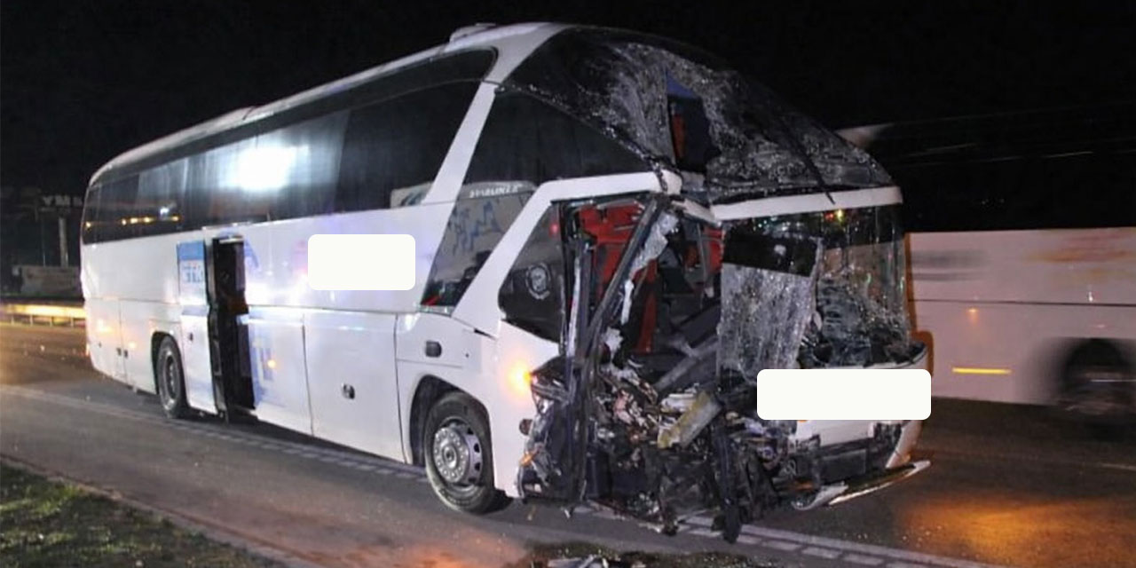 Amasya'da yolcu otobüsü, TIR'a çarptı; 11 yaralı