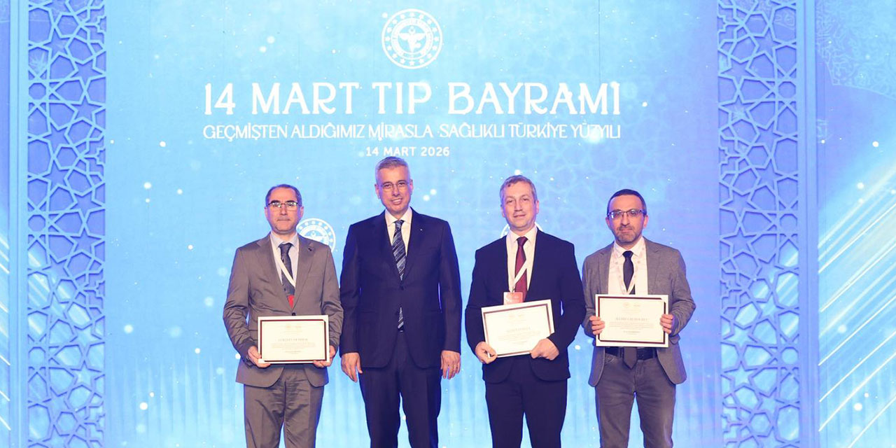 Rize'nin Yılın Hekimi ve Sağlık Çalışanı Ödüllerini Aldı!