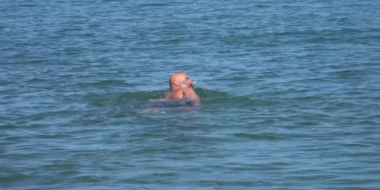 Karadeniz'de 4 mevsim kulaç atıyor