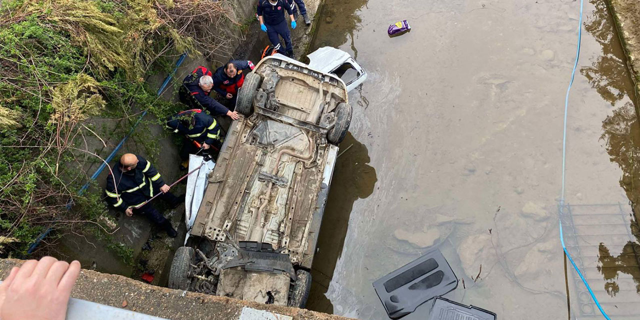 Giresun'da dereye devrilen hafif ticari araçtaki 3 kişi öldü, 2 kişi yaralandı