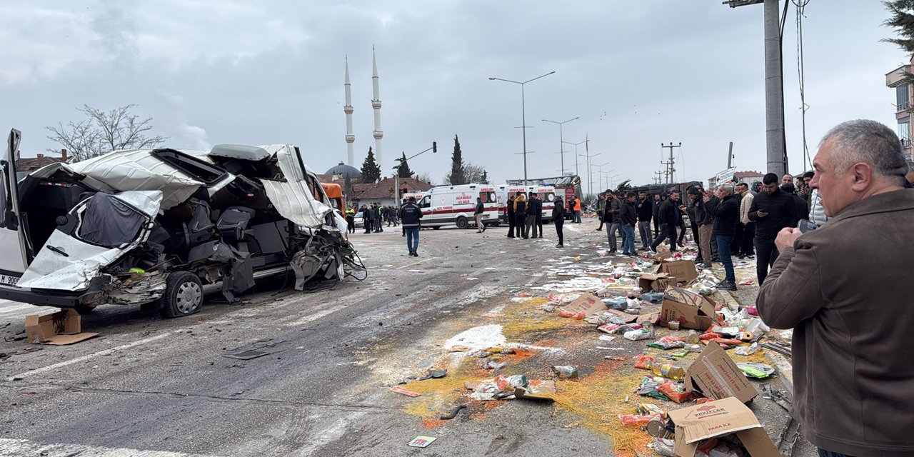 Fren sisteminde arıza olduğu iddia edilen kamyon, 4 araca çarptı: 19 yaralı