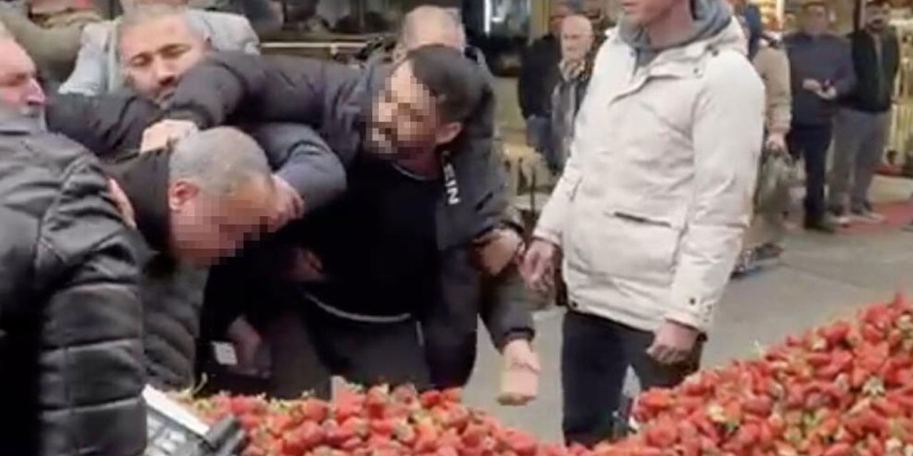 Zabıtaya tekme tokat saldırı: Seyyar satıcı ortalığı karıştırdı