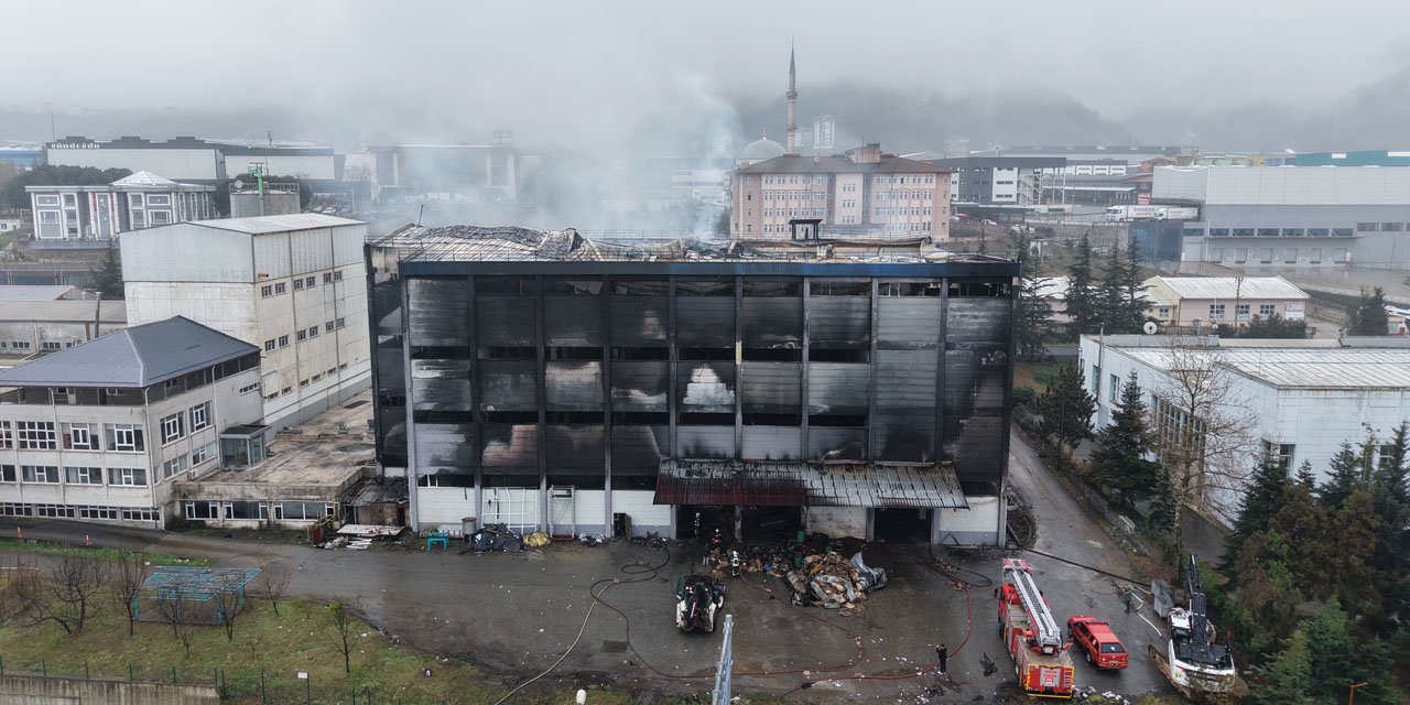 Trabzon’da yanan fındık fabrikasında hasar görüntülendi