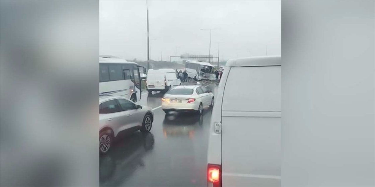 Başakşehir'de servis aracının karıştığı kazada 1 polis şehit oldu, 16 polis yaralandı