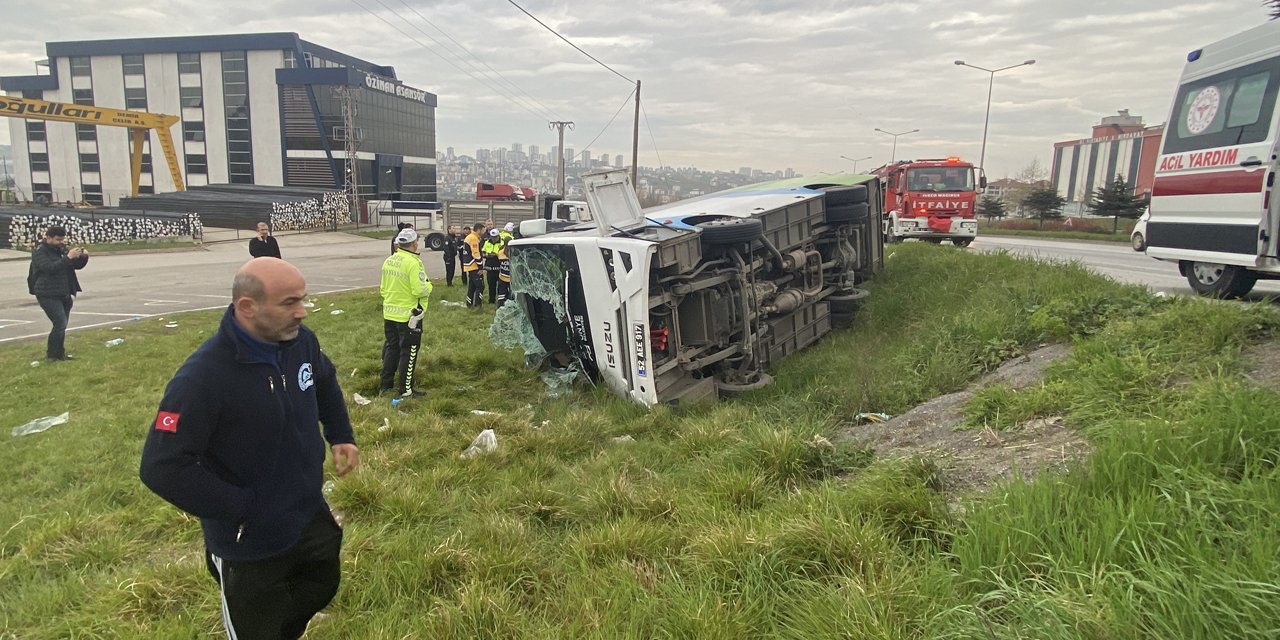 Samsun'da otobüs yan yattı: 9’u öğrenci, 11 yaralı