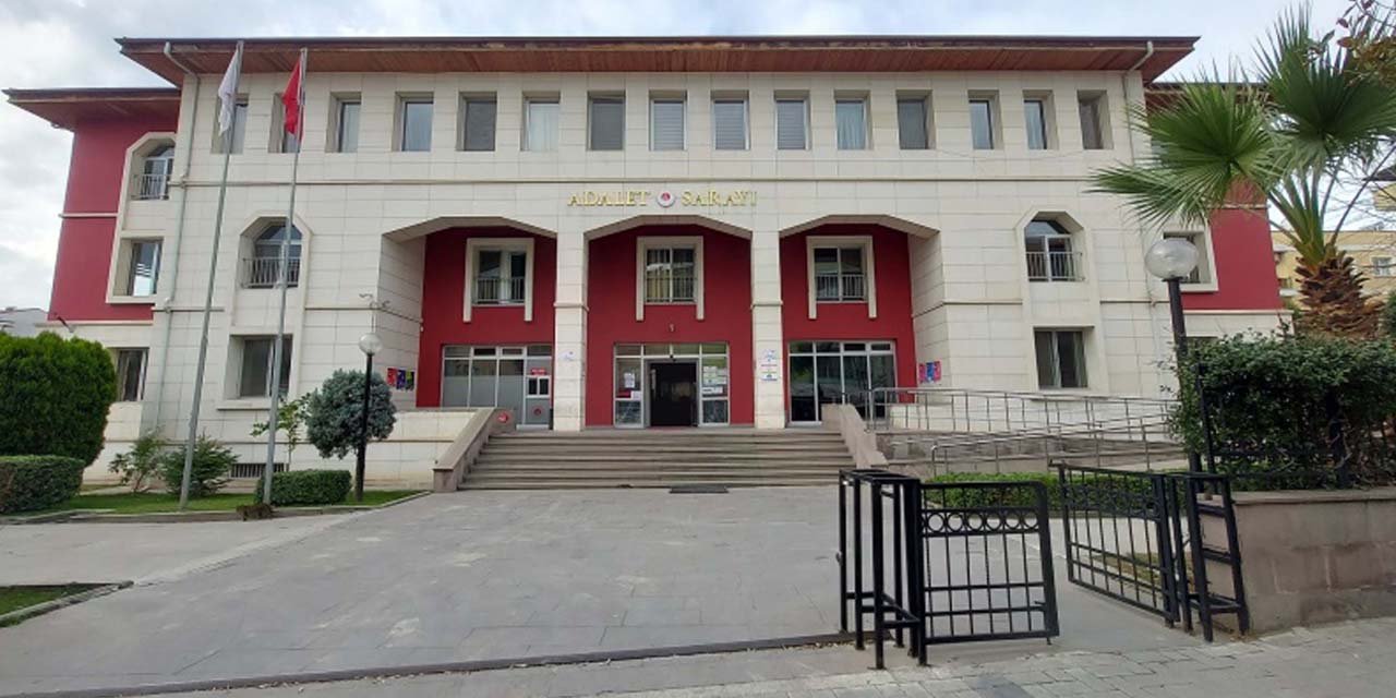 Boşanma aşamasındaki eşinin ailesinin evini bastı; 4 ölü