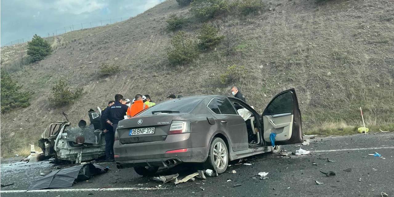 Ankara'da iki otomobil çarpıştı: 5 ölü