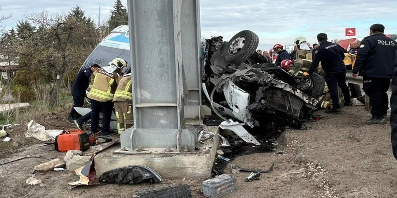 Ankara'da özel halk otobüsü, üst geçidin ayağına çarptı: 4 ölü, 13 yaralı