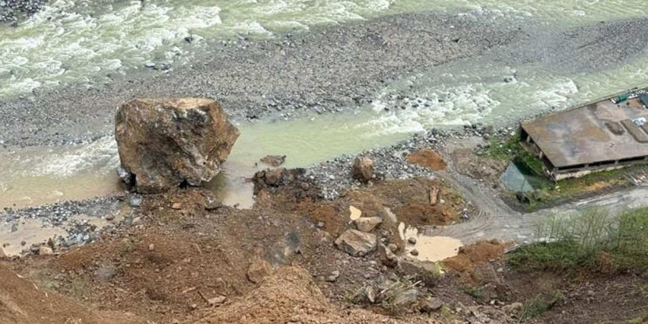 Ardeşen’de korkutan heyelan