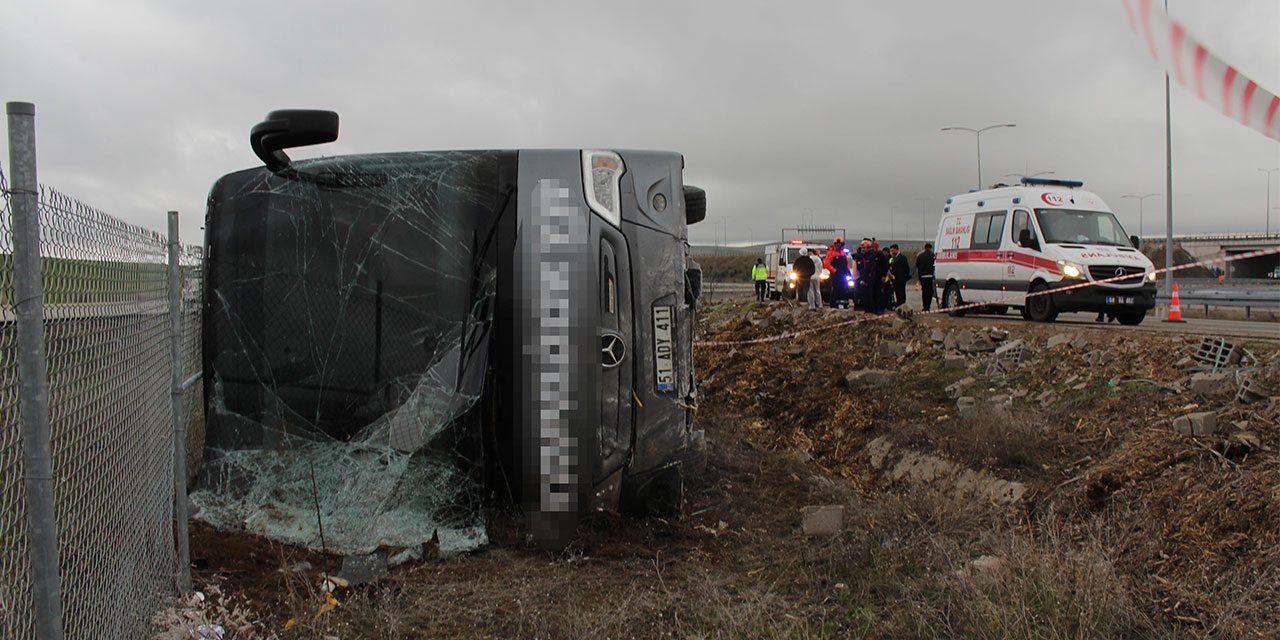 Aksaray'da tur otobüsü devrildi: 20 yaralı
