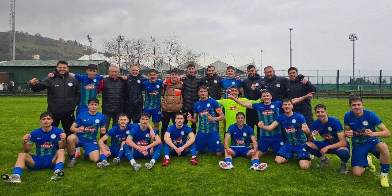 Çaykur Rizespor U17 Trabzonspor'dan liderliği alarak Türkiye Finallerinde