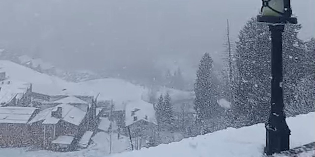 Dünyaca ünlü Ayder Yaylası'nda kar etkisini sürdürüyor