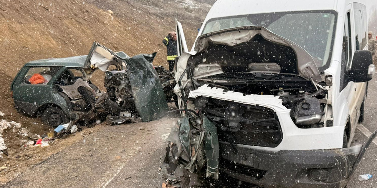 Öğretmenleri taşıyan servis ile otomobil çarpıştı: 1 ölü, 2’si ağır 10 yaralı