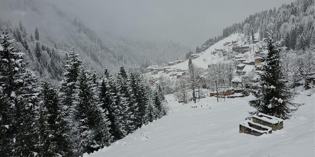 Ayder Yaylası'nda kar etkili oldu