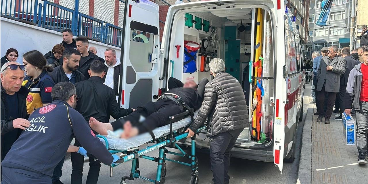 Aynı dernekte çalıştığı 2 arkadaşını okul önünde tabancayla vurdu