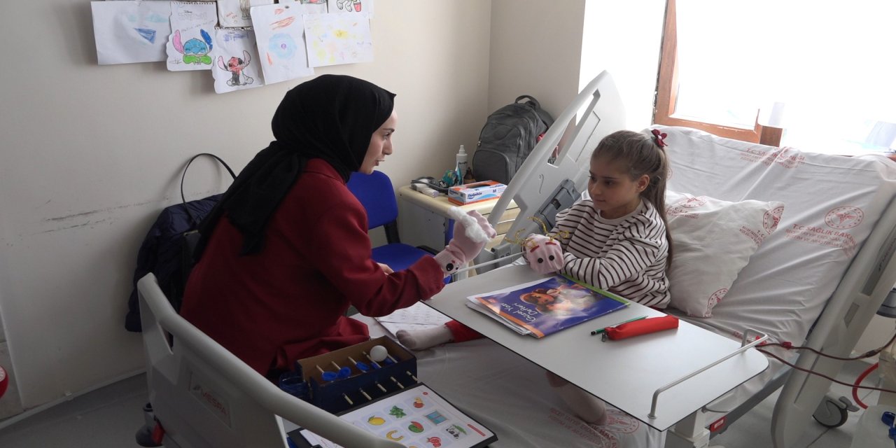 Rize'de diyaliz merkezinde 13 yaşındaki Melek için okuma yazma seferberliği