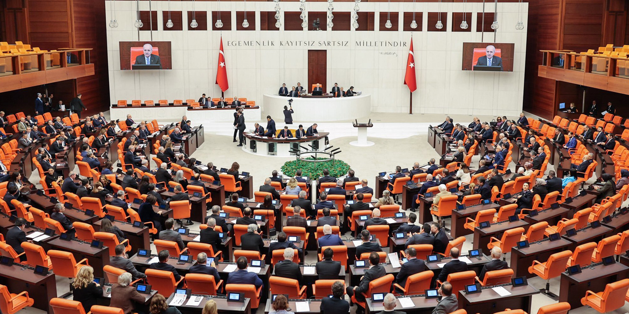 TBMM’de doğum izni ve sosyal medyaya 15 yaş düzenlemesini içeren kanun teklifi kabul edildi