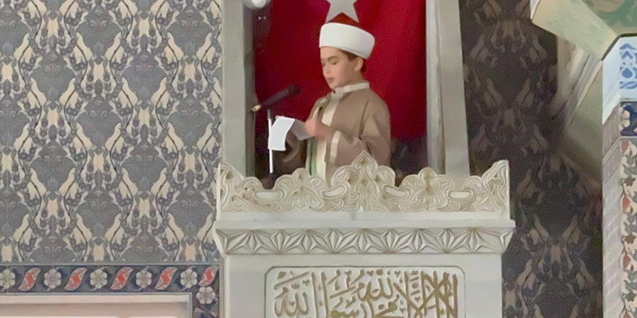 Rize'de 13 yaşındaki öğrenciden cuma hutbesi