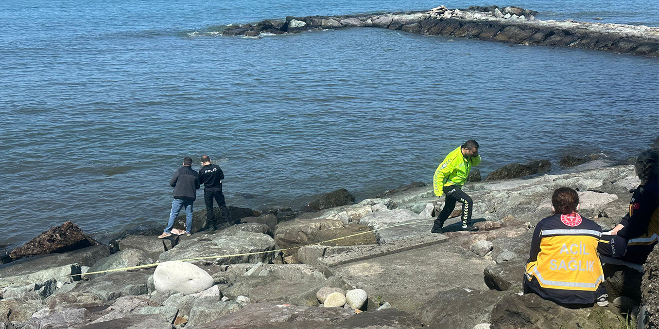 Rize'de kıyıya vuran erkek cesedi bulundu