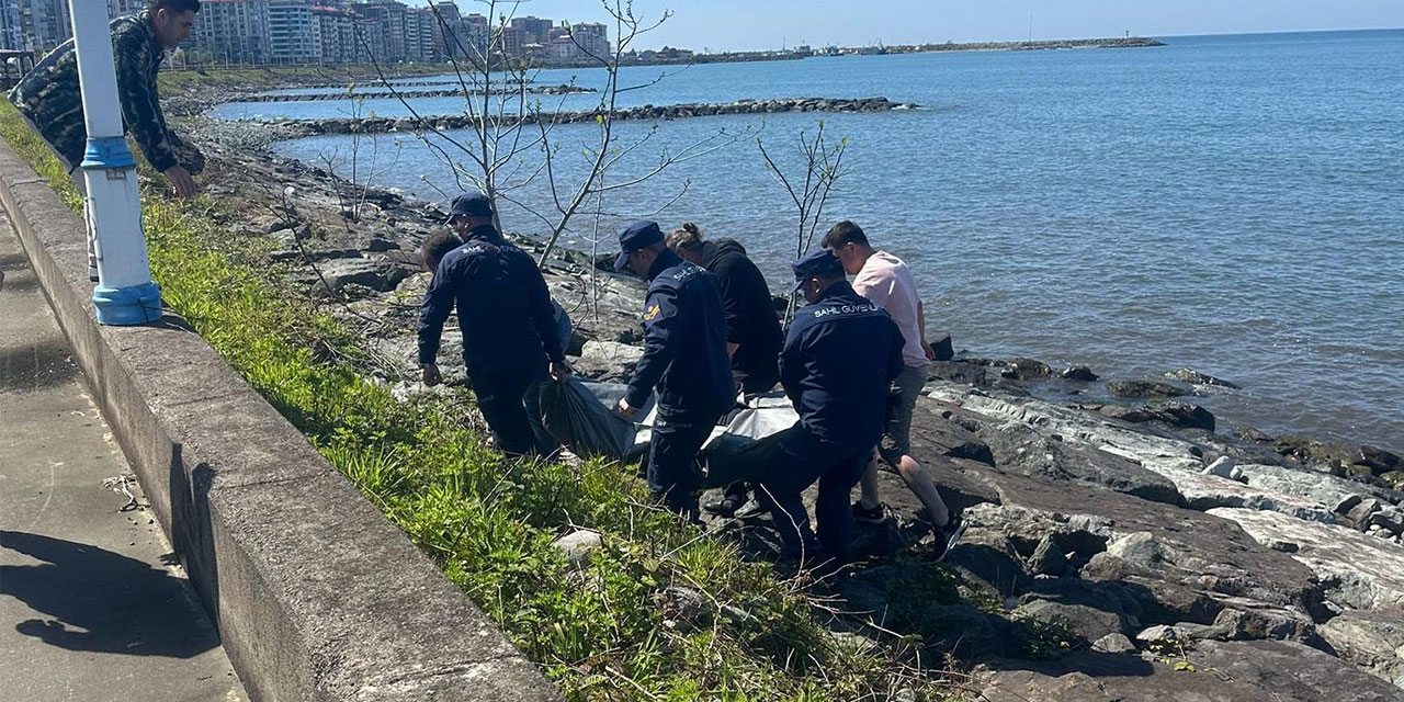 Rize'de kıyıya vuran erkek cesedi bulundu